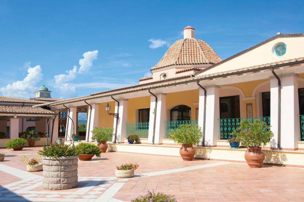 Hotel Marina Beach Orosei in stile moresco con piscina gigante