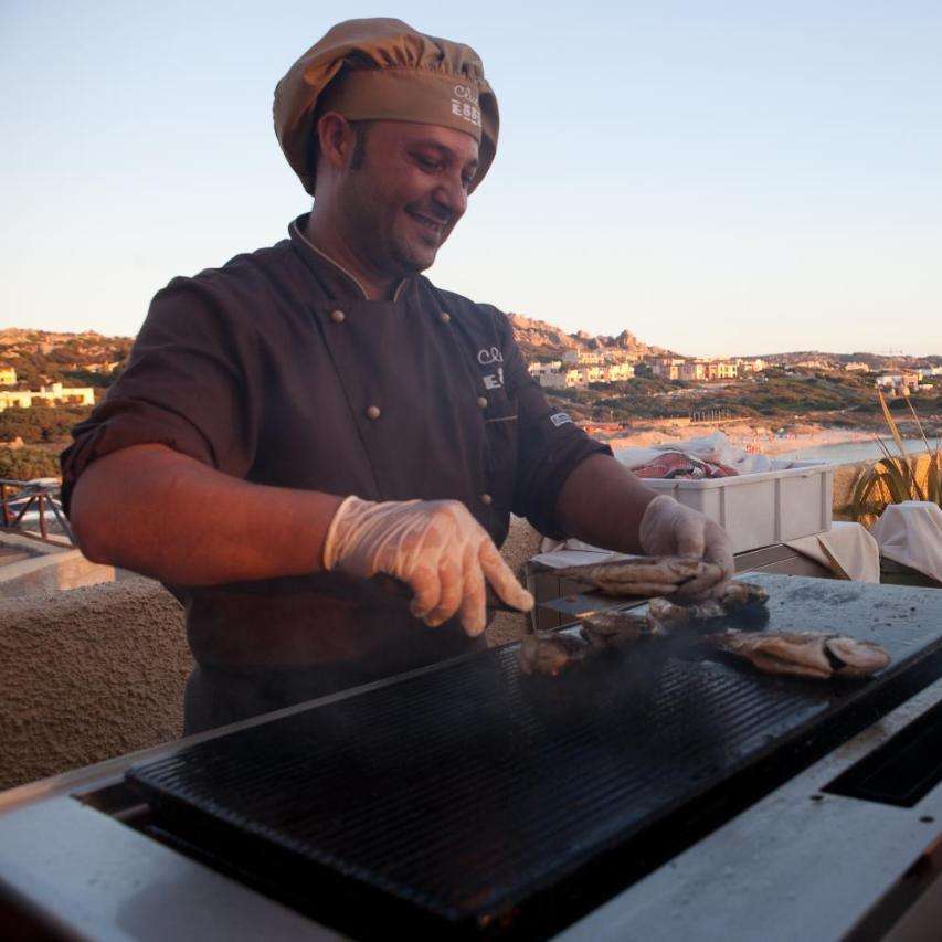 Ristorante vista mare nel villaggio Santa Teresa con buffet e pizza